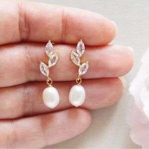 Elegant Gold and White Pearl Drop Earrings